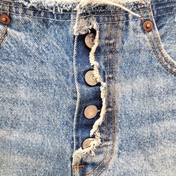 Levis 501 Anniversary Edition Mid-Rise Button Fly Frayed Hem Denim Shorts W27 - Picture 2 of 9